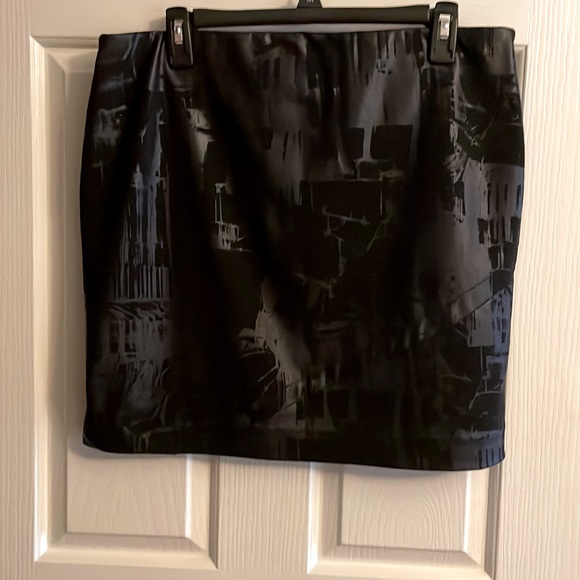 ❤️ 3/$15:  SIMPLY VERAWANG BLACK SKIRT L NWT - Picture 3 of 4